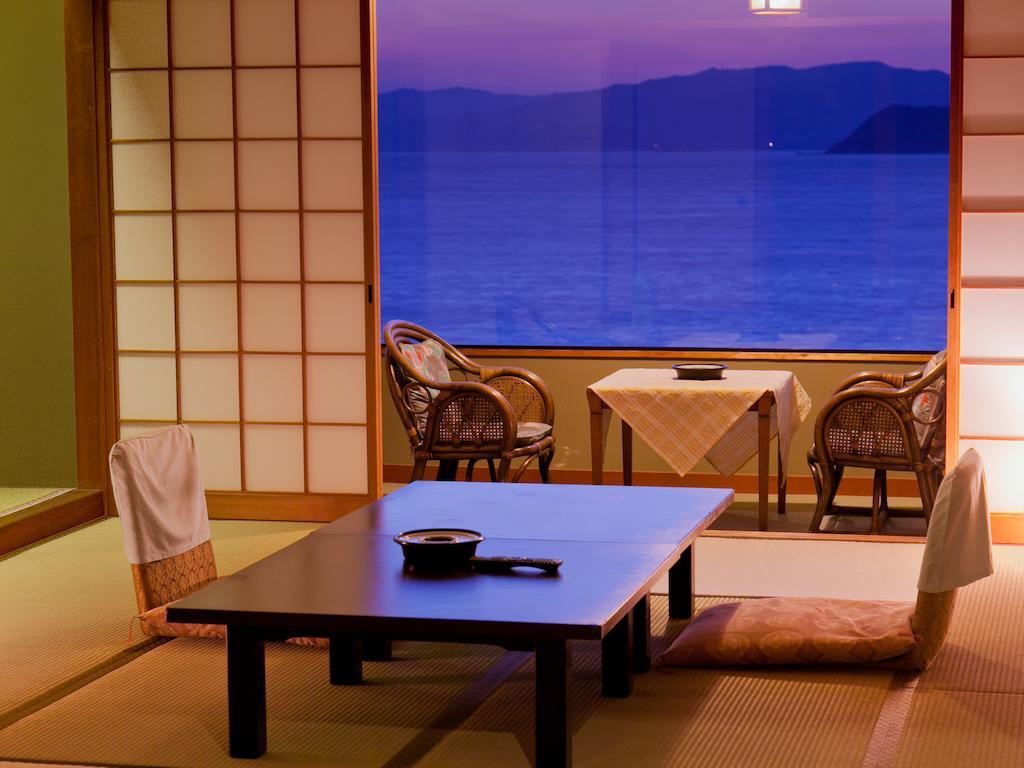 Отель Wakayama Kada Onsen Kada Kaigetsu Номер фото