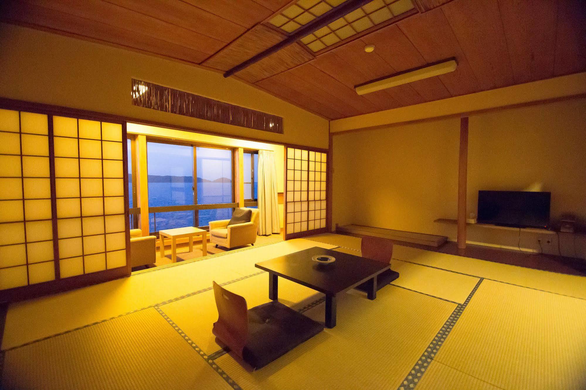 Отель Wakayama Kada Onsen Kada Kaigetsu Экстерьер фото